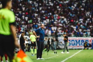  Rogério Ceni rasga elogios a torcida do Bahia: "Jogo mais bacana em matéria de clima"