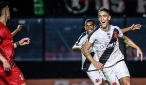 Vasco sai na frente do Athletico por vaga na semi da Copa do Brasil