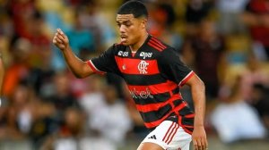 Especulado no Vitória, volante do Flamengo acerta com time do futebol português