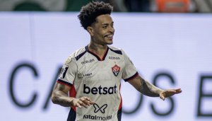 Vitória monta esquema especial para ter Matheusinho contra o Atlético-GO; saiba detalhes