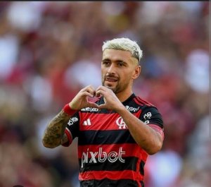  Flamengo recebe proposta milionária por meia