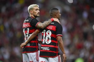 Meia não se recupera a tempo e vira desfalque do Flamengo diante do Bahia 