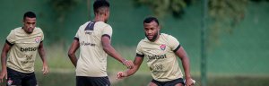 Com Matheuzinho e Ryller, Vitória faz treino tático nesta quarta