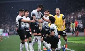 Corinthians avança na Copa do Brasil e espera confronto entre Bahia e Flamengo