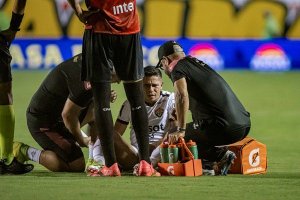 Atacante do Vitória está fora do Brasileirão deste ano