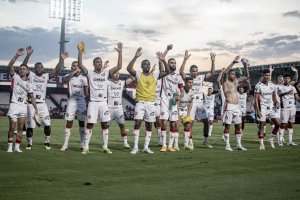 Chance de ouro! Vitória joga em casa contra os piores visitantes do campeonato 