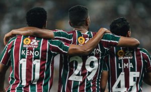 Em duelo de brasileiros, Fluminense marca no fim e sai na frente do Galo nas quartas da Libertadores