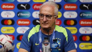 Meia do Bahia elogia Dorival e se coloca à disposição da Seleção Brasileira: "Sempre preparado"