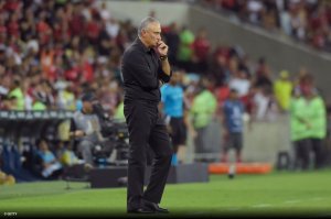 Após derrota, Tite comenta reação da torcida e faz promessa para volta no Uruguai