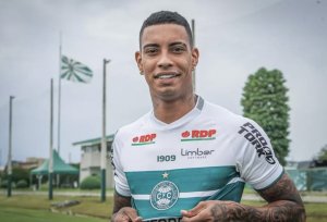 Depois de polêmica envolvendo manipulação de resultados, Alef Manga retorna ao time do Coritiba