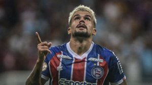 Cauly se aproxima de marca importante após um ano e meio vestindo a camisa do Bahia; confira