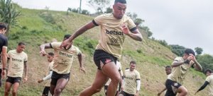 Elenco do Vitória faz trabalhos técnicos e táticos nesta quinta (26)