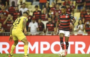 Flamengo é eliminado da Libertadores e torcida pega no pé de Tite