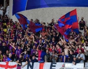 Barcelona é punido por faixa de cunho nazista exibida pela torcida; saiba mais