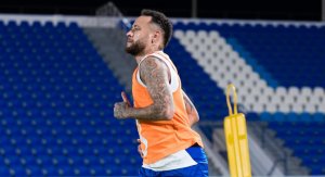 Quase um ano longe dos gramados, Neymar volta a treinar com o elenco do Al-Hilal