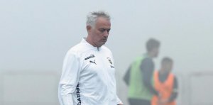 José Mourinho toma atitude inusitada ao contestar decisão do VAR; entenda