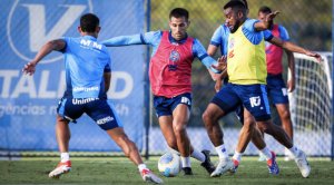 Volante do Bahia aumenta chances de retorno contra o Flamengo pelo Brasileirão