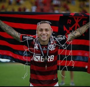 Atacante do Flamengo passa por problema profissional e pessoal