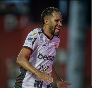 Atacante do Vitória destaca a importância do resultado do jogo