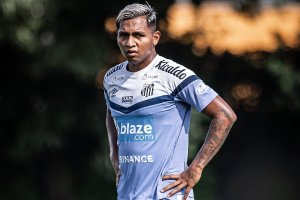 Santos vai tentar rescisão de contrato de Morelos após acidente na Colômbia