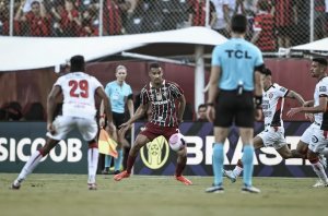 Presidente do Fluminense detona arbitragem após derrota para o Vitória: "Falta de convicção"