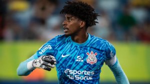 Grupo City tem interesse em goleiro titular do Corinthians e busca conversas com Flamengo; entenda