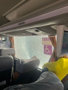 Ônibus do Corinthians é apedrejado na chegada ao Barradão 