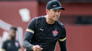 Vitória abre conversas para renovação de contrato do técnico Thiago Carpini