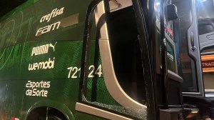 Ônibus de time do Palmeiras é apedrejado em rodovia