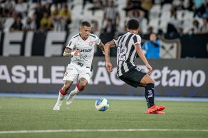 Vitória arranca empate heróico no Nilton Santos