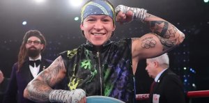 Bia Ferreira bate francesa e mantém cinturão de campeã mundial de boxe