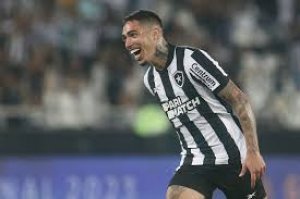 Vitória demonstra interesse no Lateral Hugo, do Botafogo