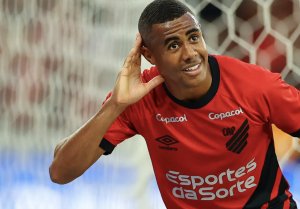 Bahia encaminha contratação de volante do Athletico-PR; saiba quem