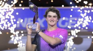 Tênis: João Fonseca conquista o título do Next Gen ATP Finals