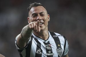 Vitória está próximo de contratar Eduardo Vargas para a sequência da temporada