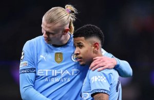 Manchester City vence de virada e garante vaga nos playoffs da Champions League