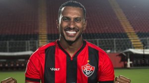 Após sair no BID, Lucas Braga é anunciado pelo Vitória 