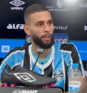 "A gente retorna a um clube grande", diz Wagner Leonardo ao ser apresentado no Grêmio 