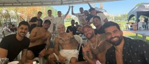 Neymar compartilha foto de confraternização no Santos 