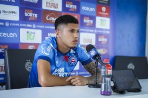 Zé Guilherme se apresenta ao Bahia e destaca estrutura do clube e foco no futuro