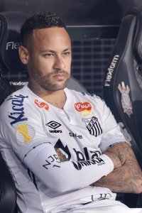 Neymar explica ausência da partida diante do Corinthians 