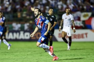 Everton Ribeiro comemora primeiro gol pelo Bahia em 2025 